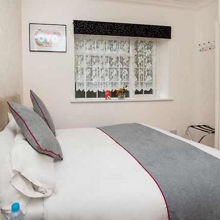 Oyo Vale Lodge Уиндзор Екстериор снимка