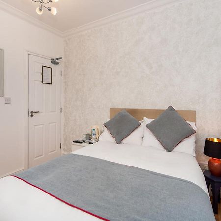 Oyo Vale Lodge Уиндзор Екстериор снимка