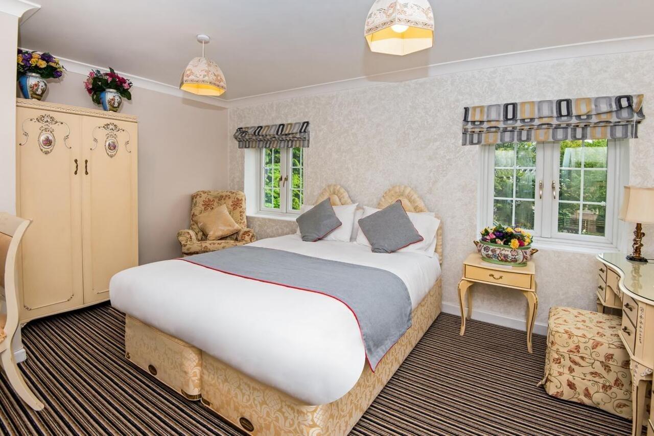 Oyo Vale Lodge Уиндзор Екстериор снимка