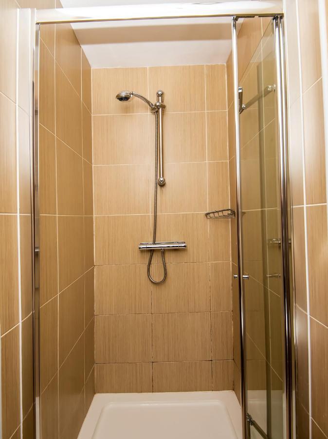 Oyo Vale Lodge Уиндзор Екстериор снимка