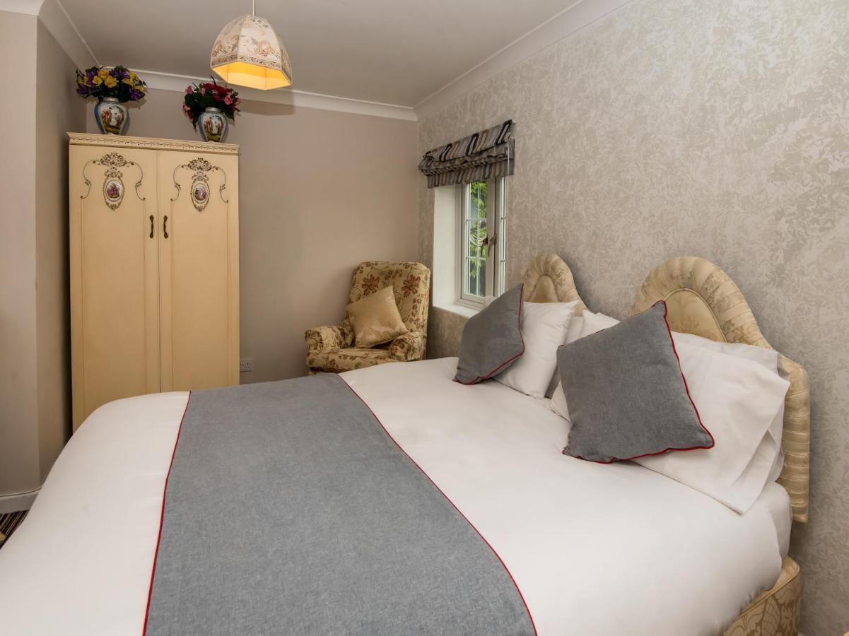 Oyo Vale Lodge Уиндзор Екстериор снимка