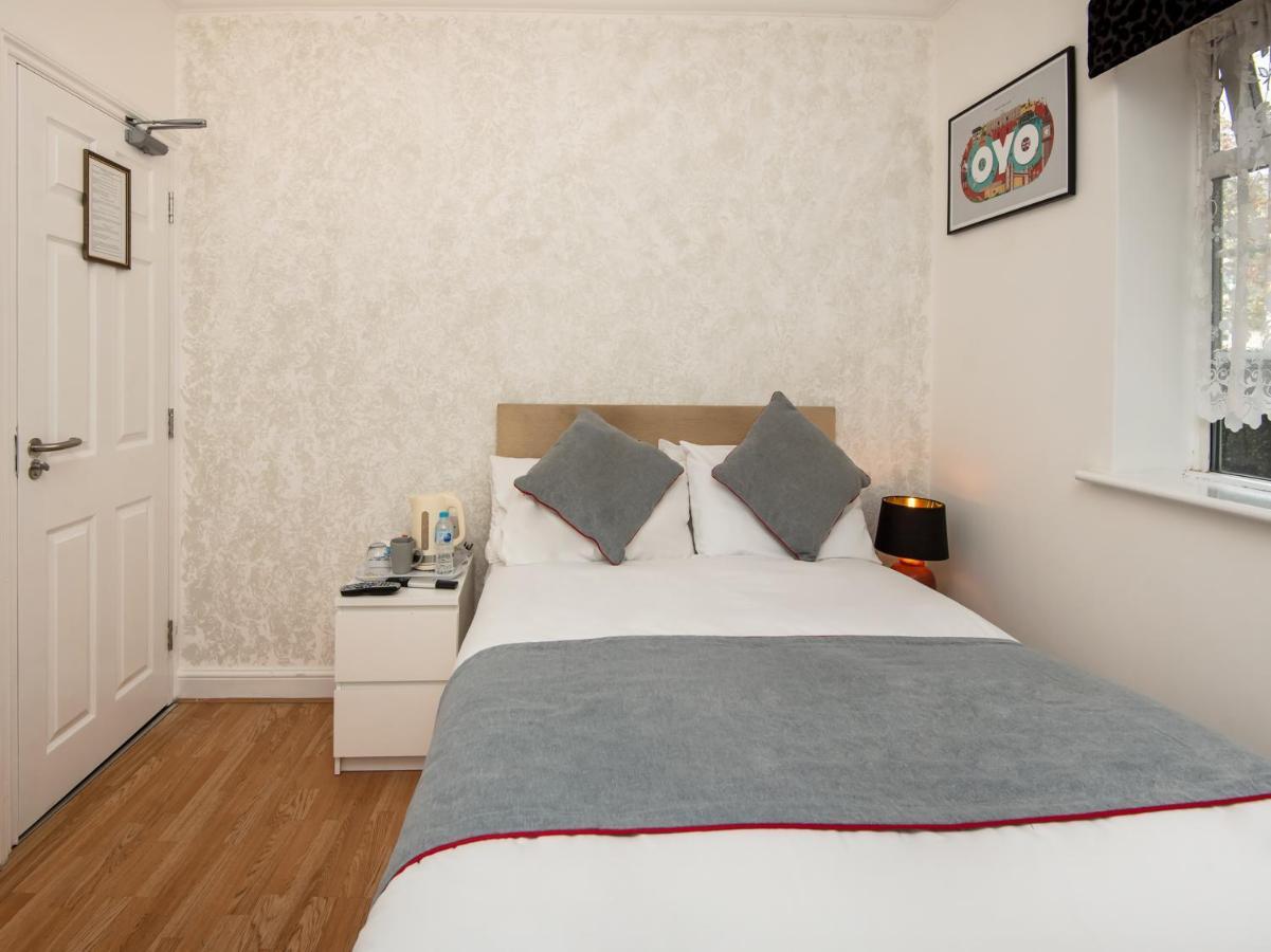 Oyo Vale Lodge Уиндзор Екстериор снимка